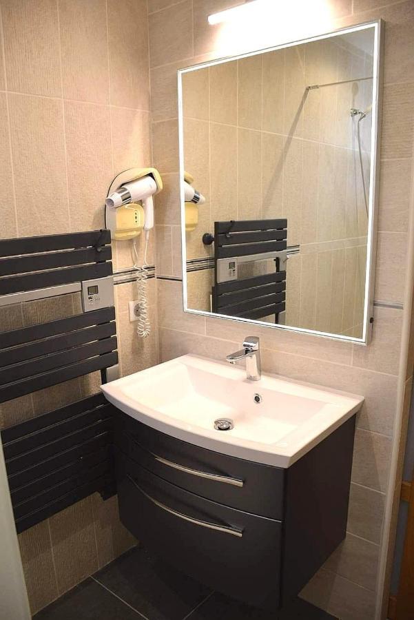 Logis Hotel Restaurant Spa Les Balcons De L'Esperance Limeuil Esterno foto