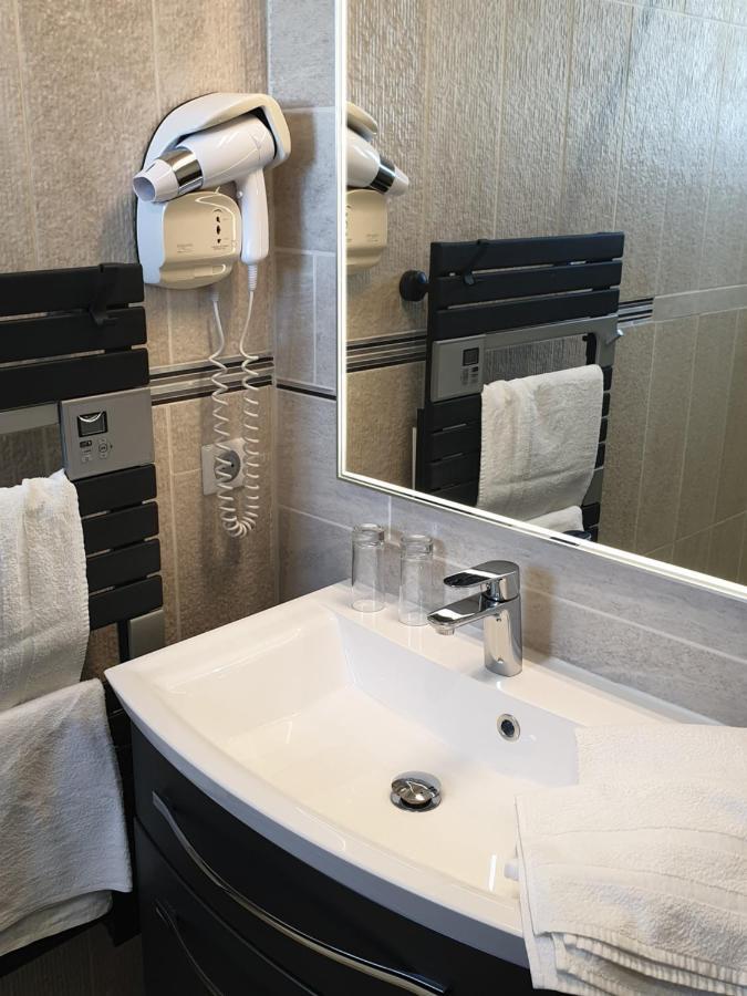 Logis Hotel Restaurant Spa Les Balcons De L'Esperance Limeuil Esterno foto